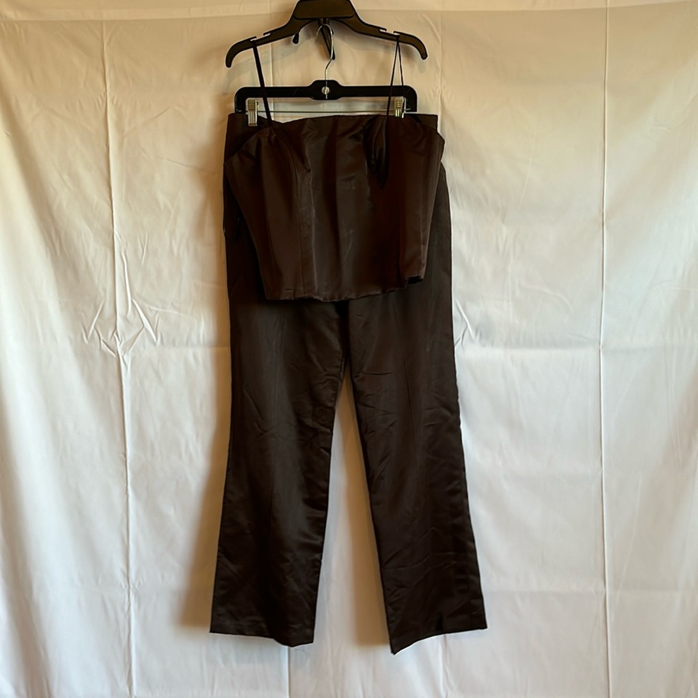 Monique Lhuillier. Pant suit. Brown Silk. Size 12
